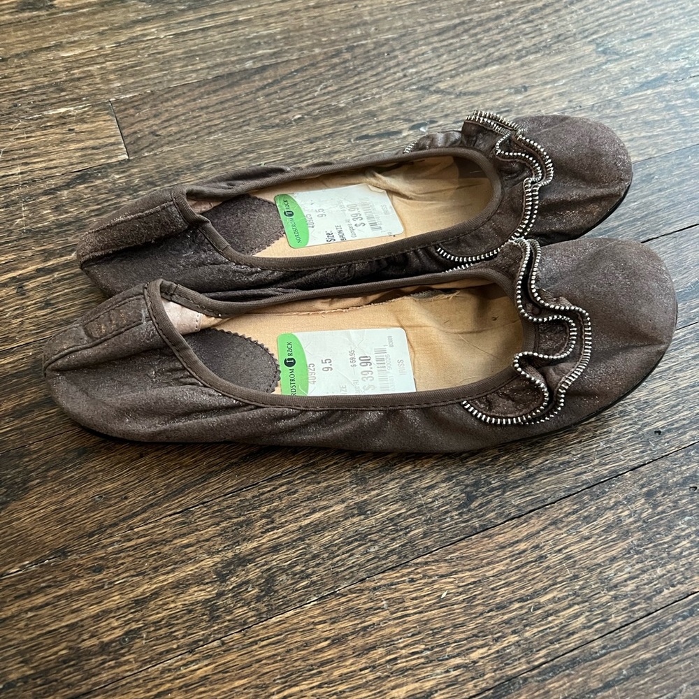 Brown Ballet Flats with Ruffle Detail